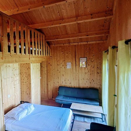 Cabanes Et Lodges Du Belvedere Serrieres-sur-Ain Eksteriør bilde