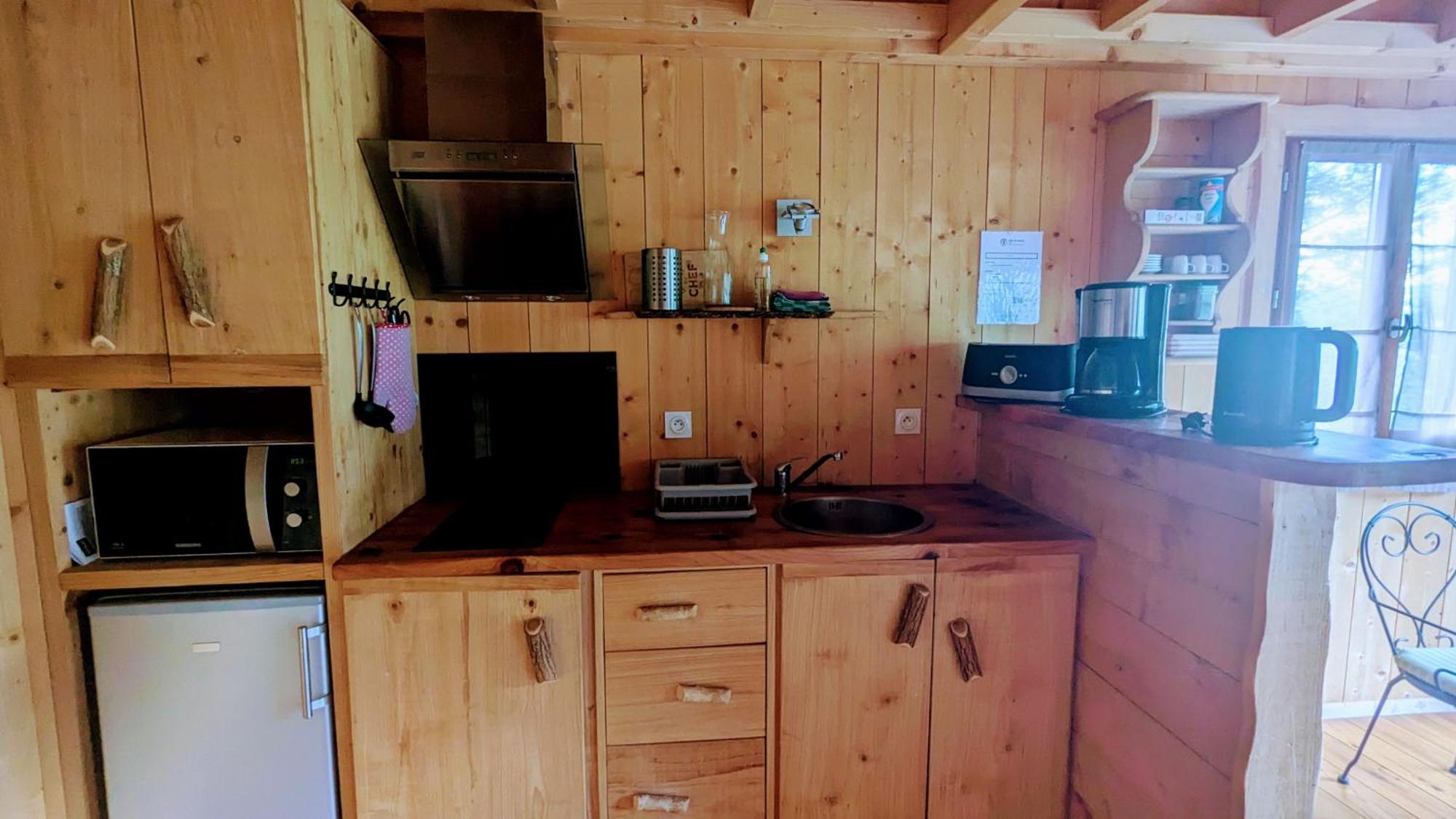 Cabanes Et Lodges Du Belvedere Serrieres-sur-Ain Eksteriør bilde