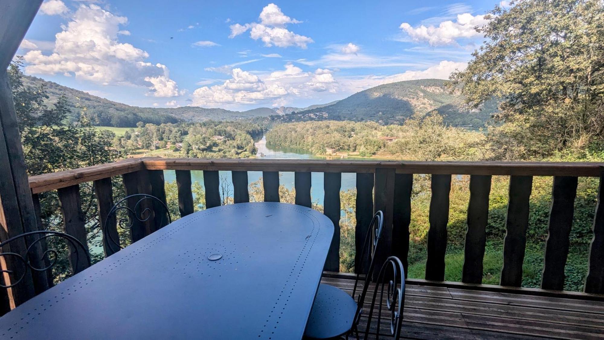 Cabanes Et Lodges Du Belvedere Serrieres-sur-Ain Eksteriør bilde