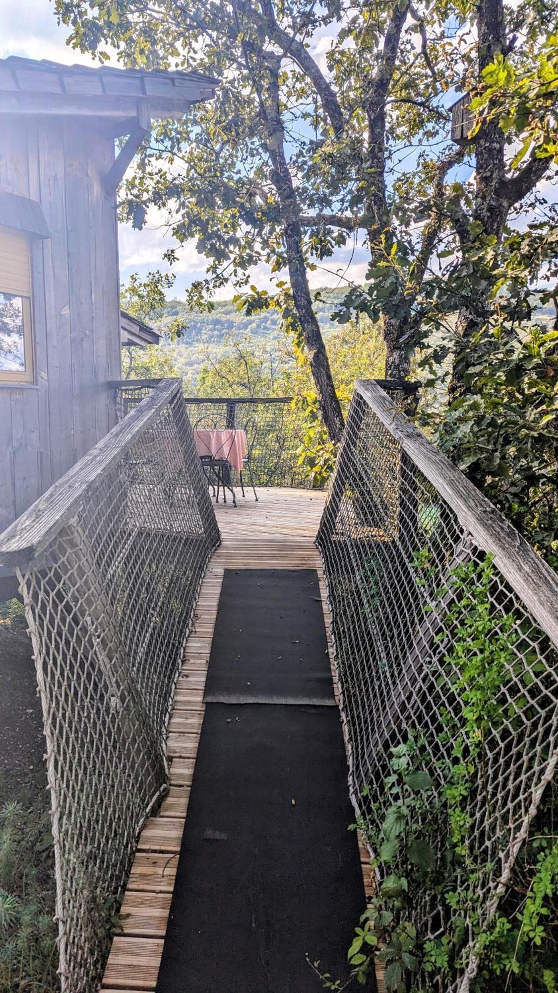 Cabanes Et Lodges Du Belvedere Serrieres-sur-Ain Eksteriør bilde