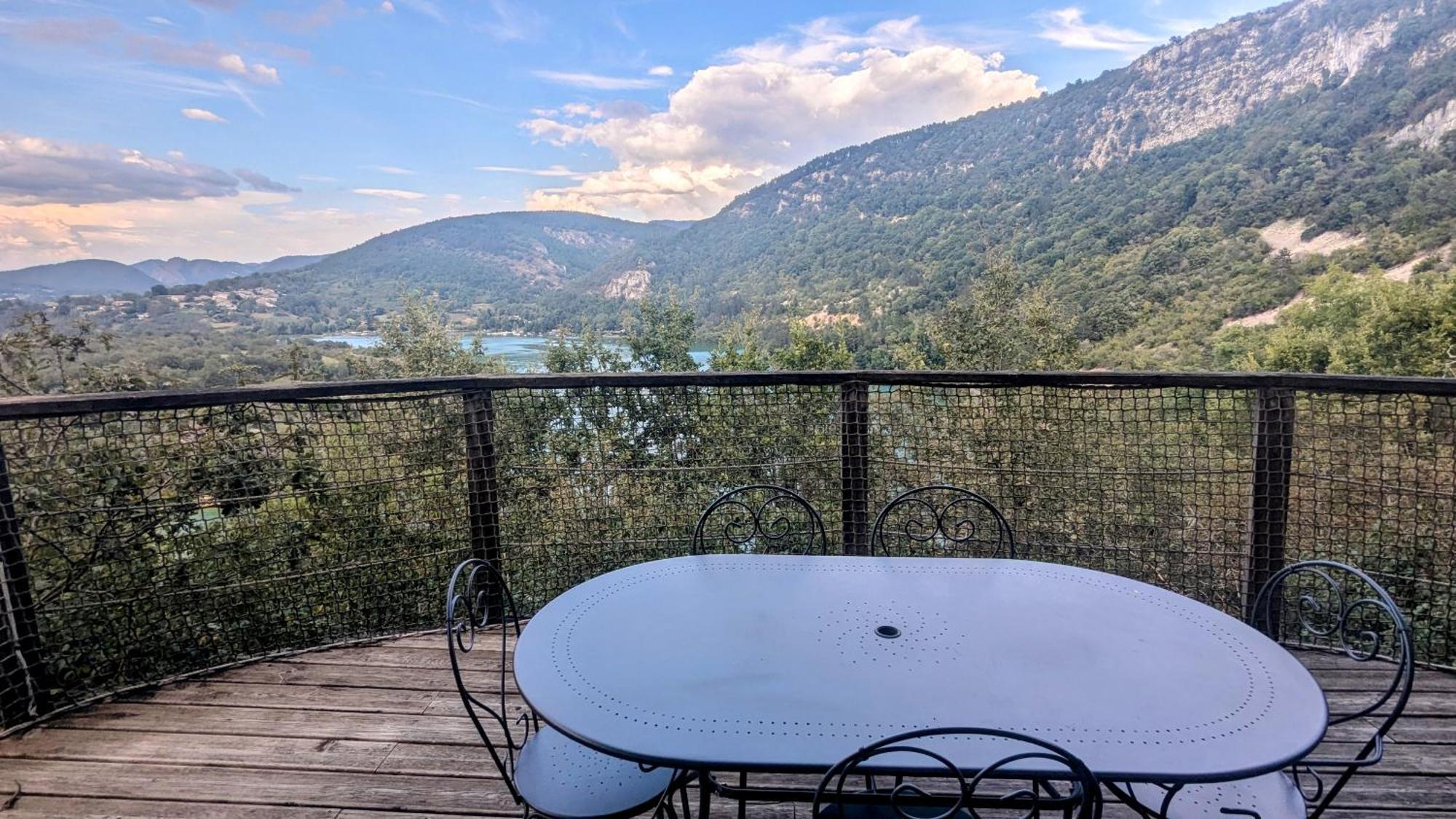 Cabanes Et Lodges Du Belvedere Serrieres-sur-Ain Eksteriør bilde