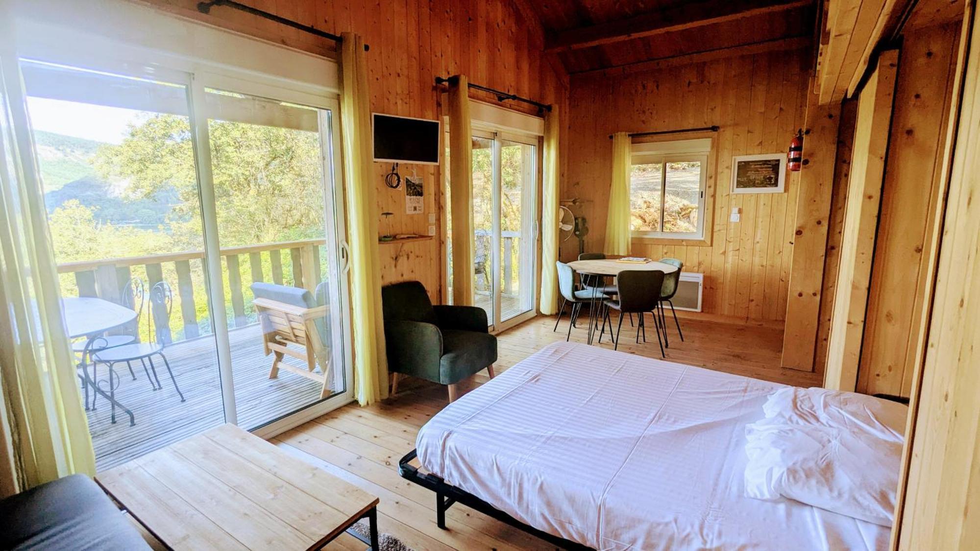 Cabanes Et Lodges Du Belvedere Serrieres-sur-Ain Eksteriør bilde