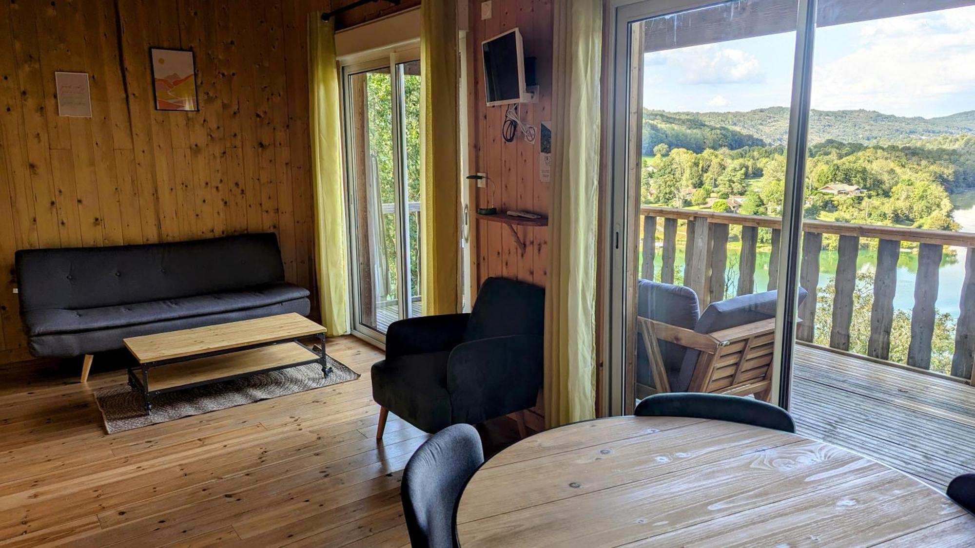 Cabanes Et Lodges Du Belvedere Serrieres-sur-Ain Eksteriør bilde