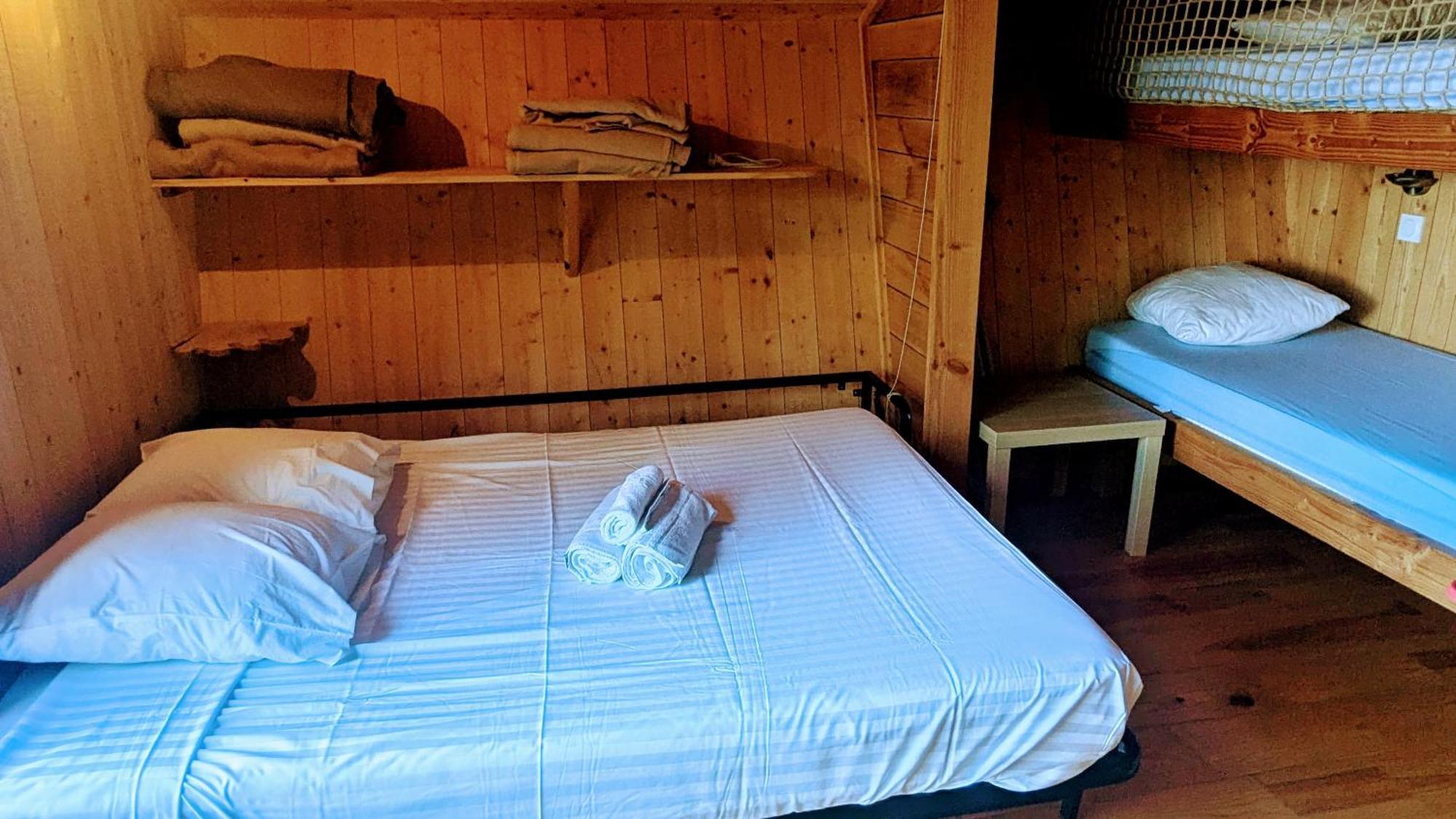 Cabanes Et Lodges Du Belvedere Serrieres-sur-Ain Eksteriør bilde