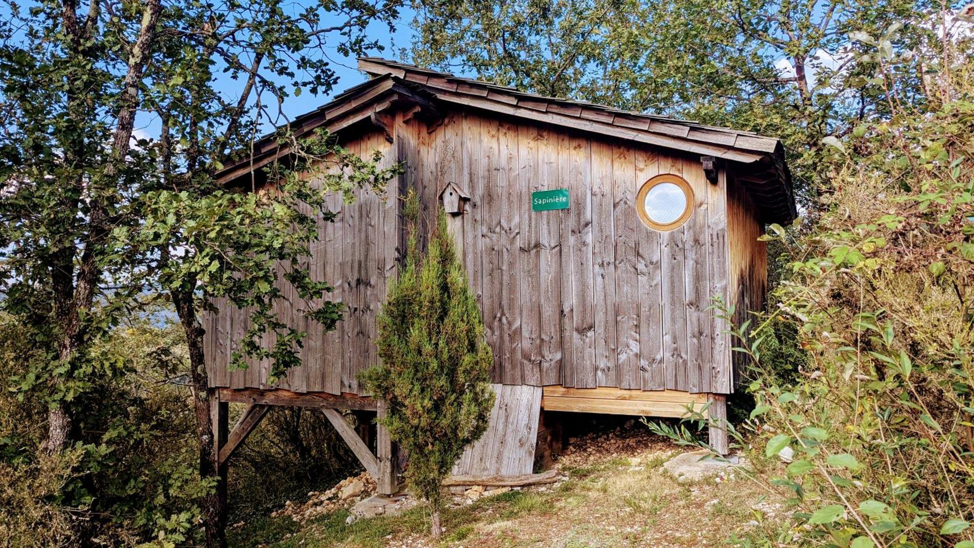 Cabanes Et Lodges Du Belvedere Serrieres-sur-Ain Eksteriør bilde