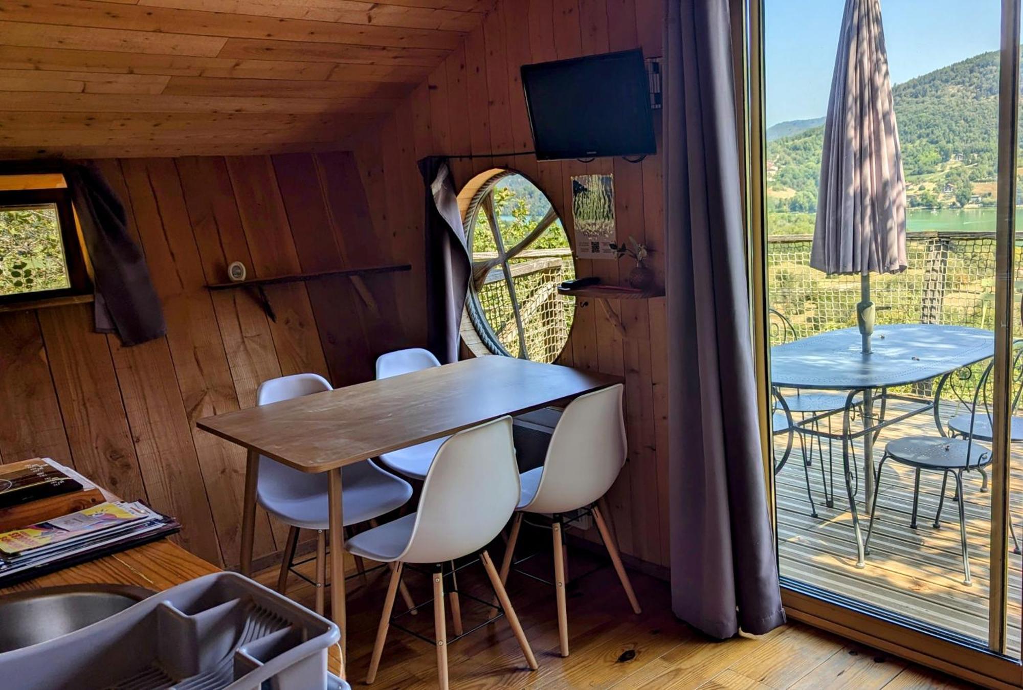Cabanes Et Lodges Du Belvedere Serrieres-sur-Ain Eksteriør bilde