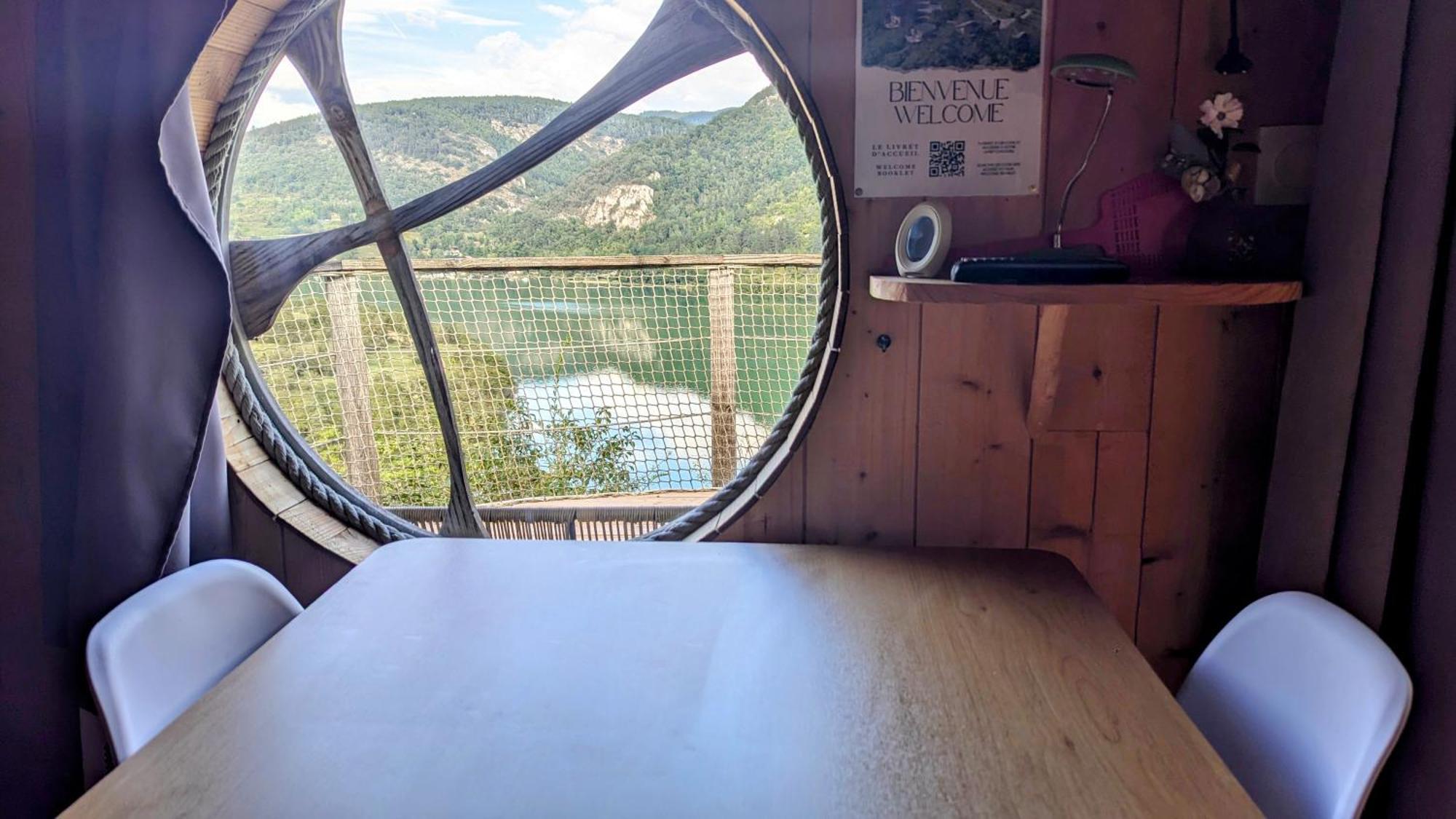Cabanes Et Lodges Du Belvedere Serrieres-sur-Ain Eksteriør bilde
