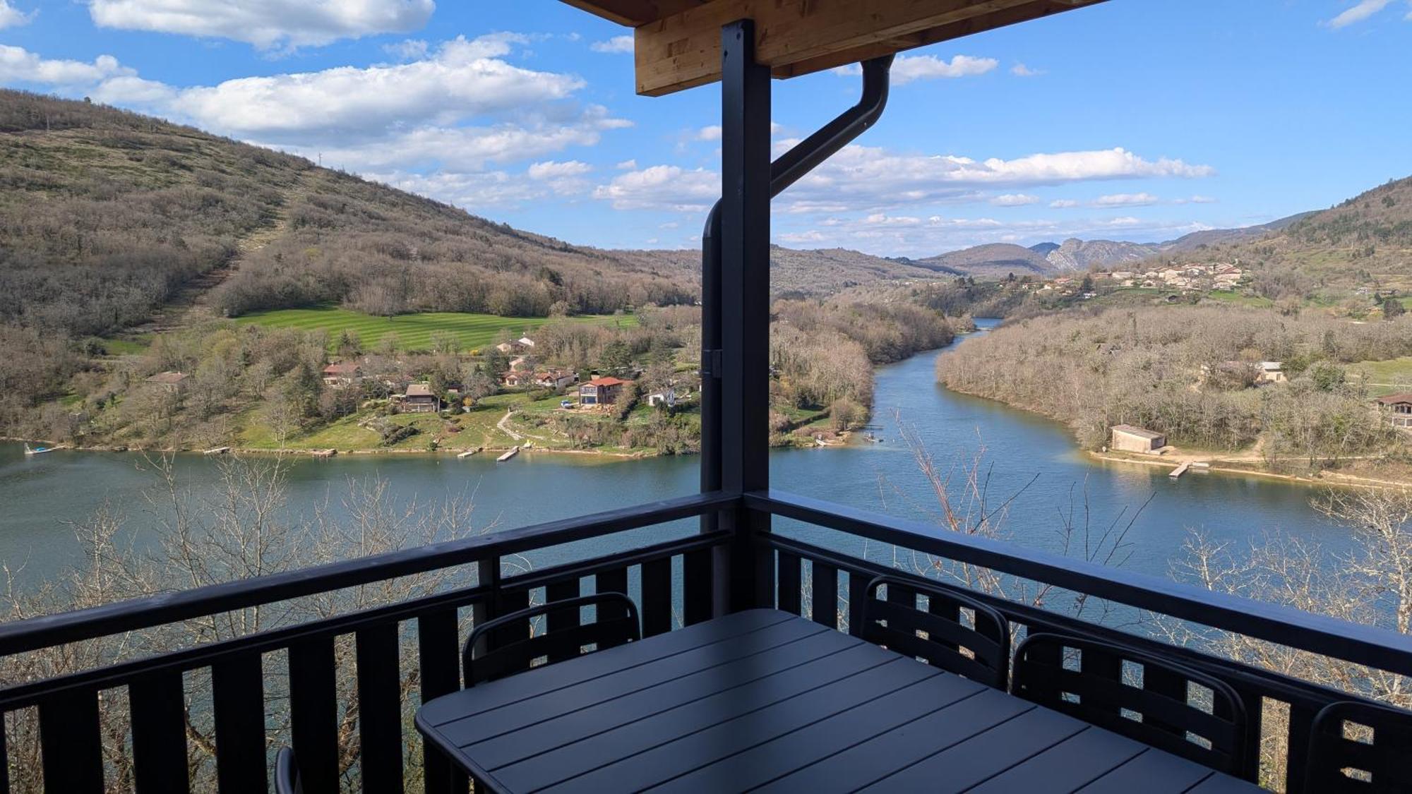 Cabanes Et Lodges Du Belvedere Serrieres-sur-Ain Eksteriør bilde