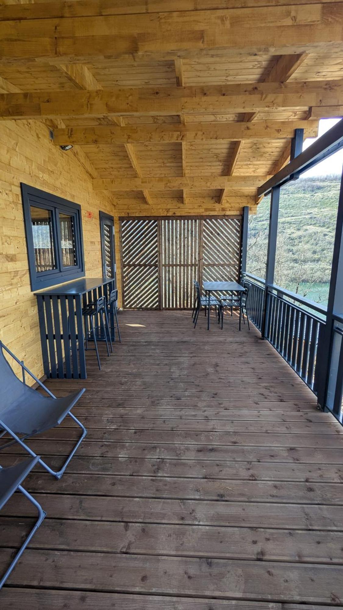 Cabanes Et Lodges Du Belvedere Serrieres-sur-Ain Eksteriør bilde