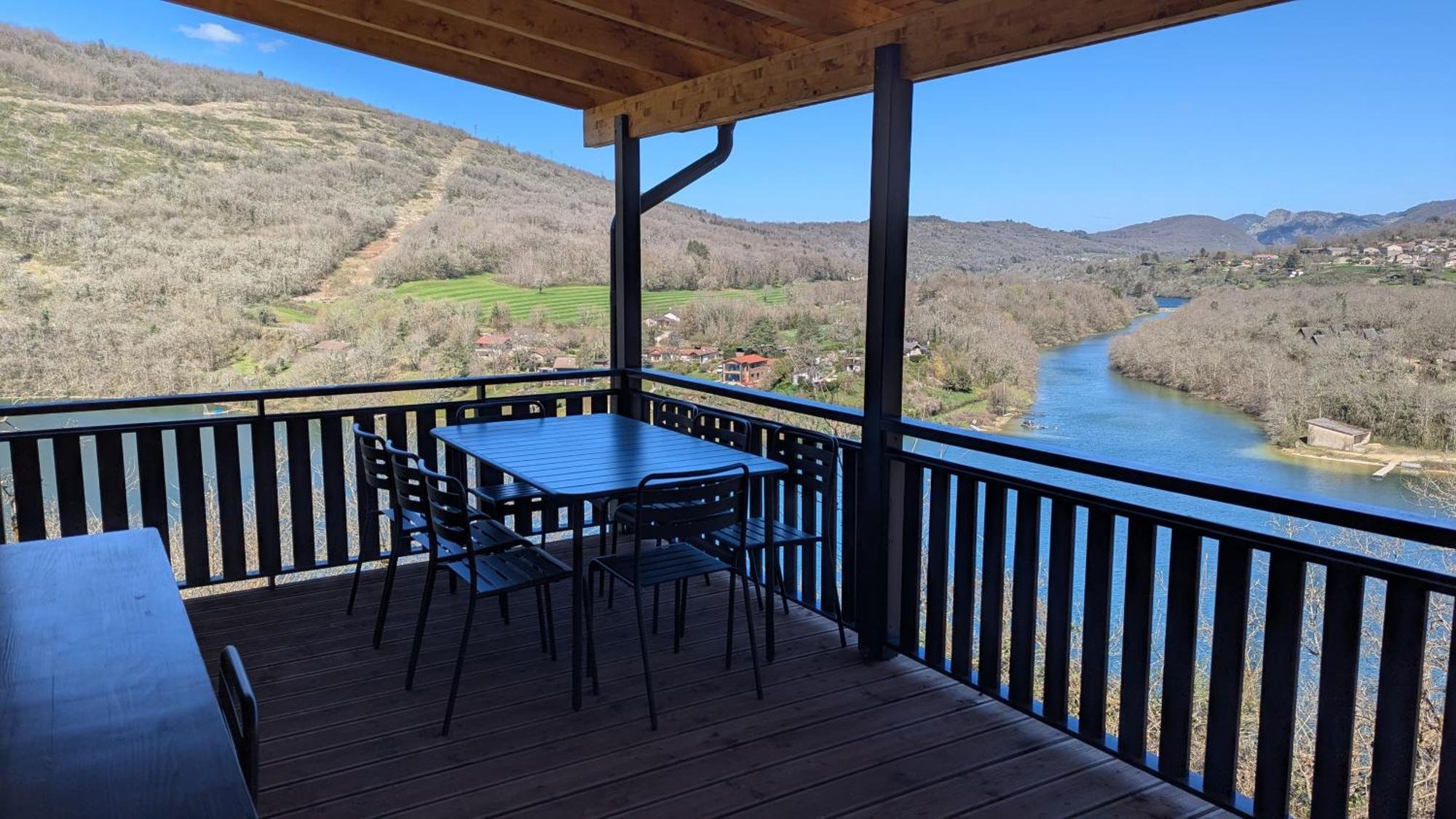 Cabanes Et Lodges Du Belvedere Serrieres-sur-Ain Eksteriør bilde