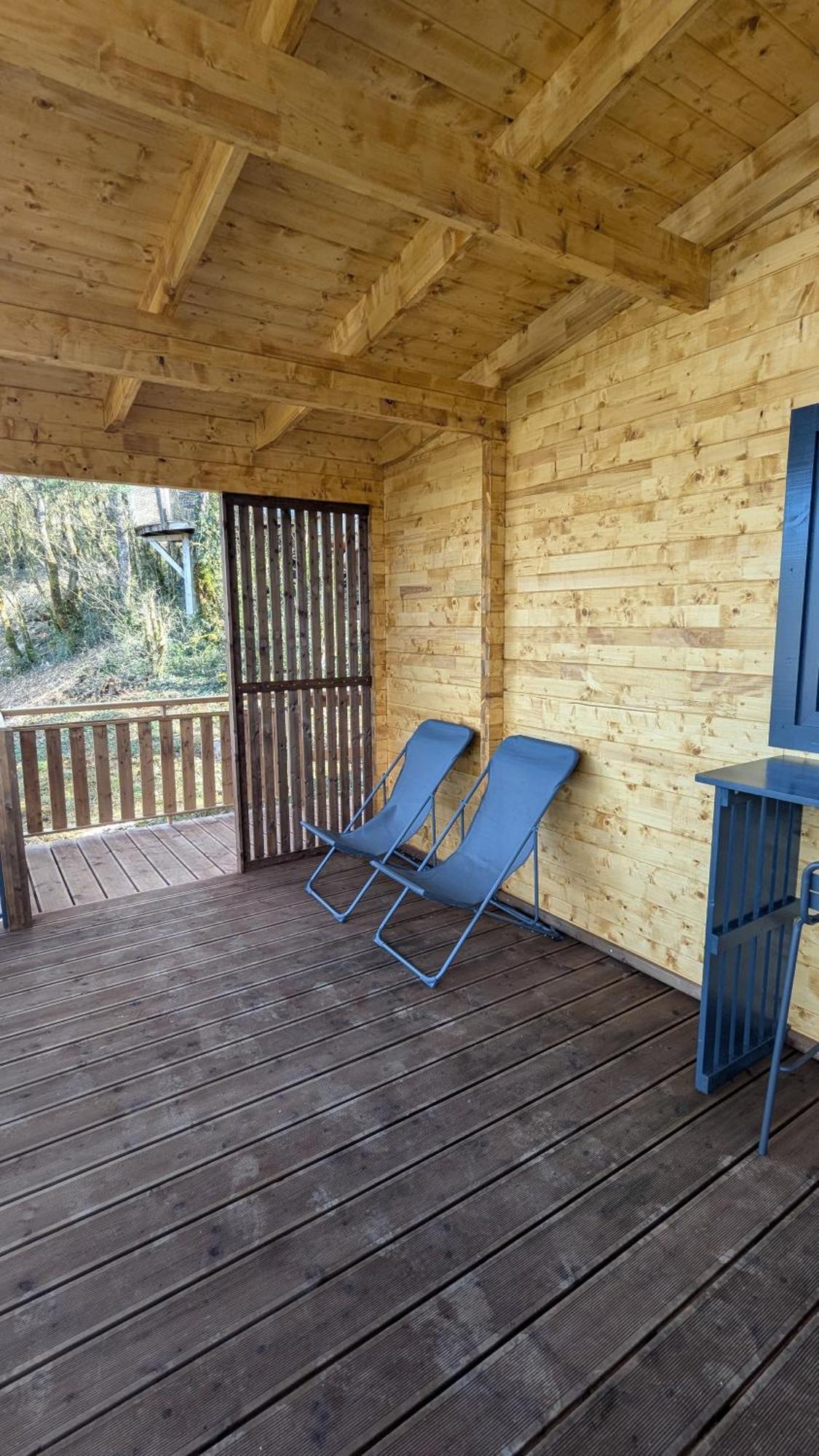 Cabanes Et Lodges Du Belvedere Serrieres-sur-Ain Eksteriør bilde