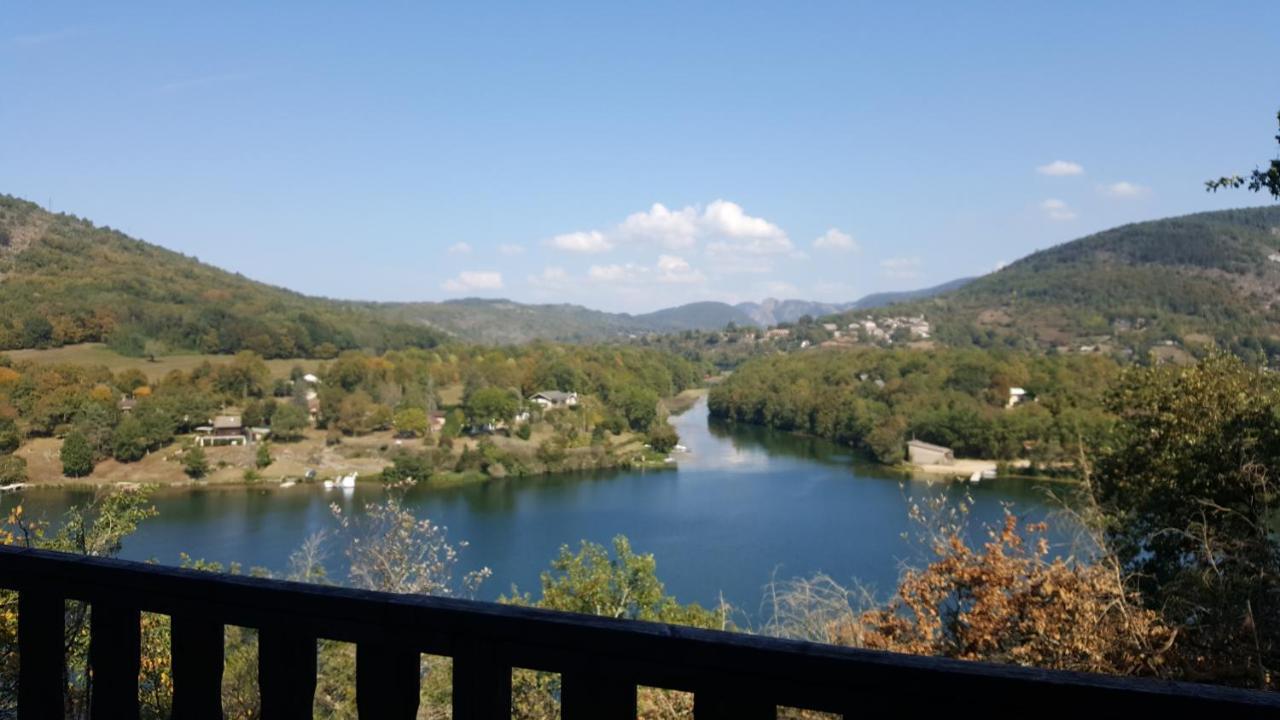 Cabanes Et Lodges Du Belvedere Serrieres-sur-Ain Eksteriør bilde