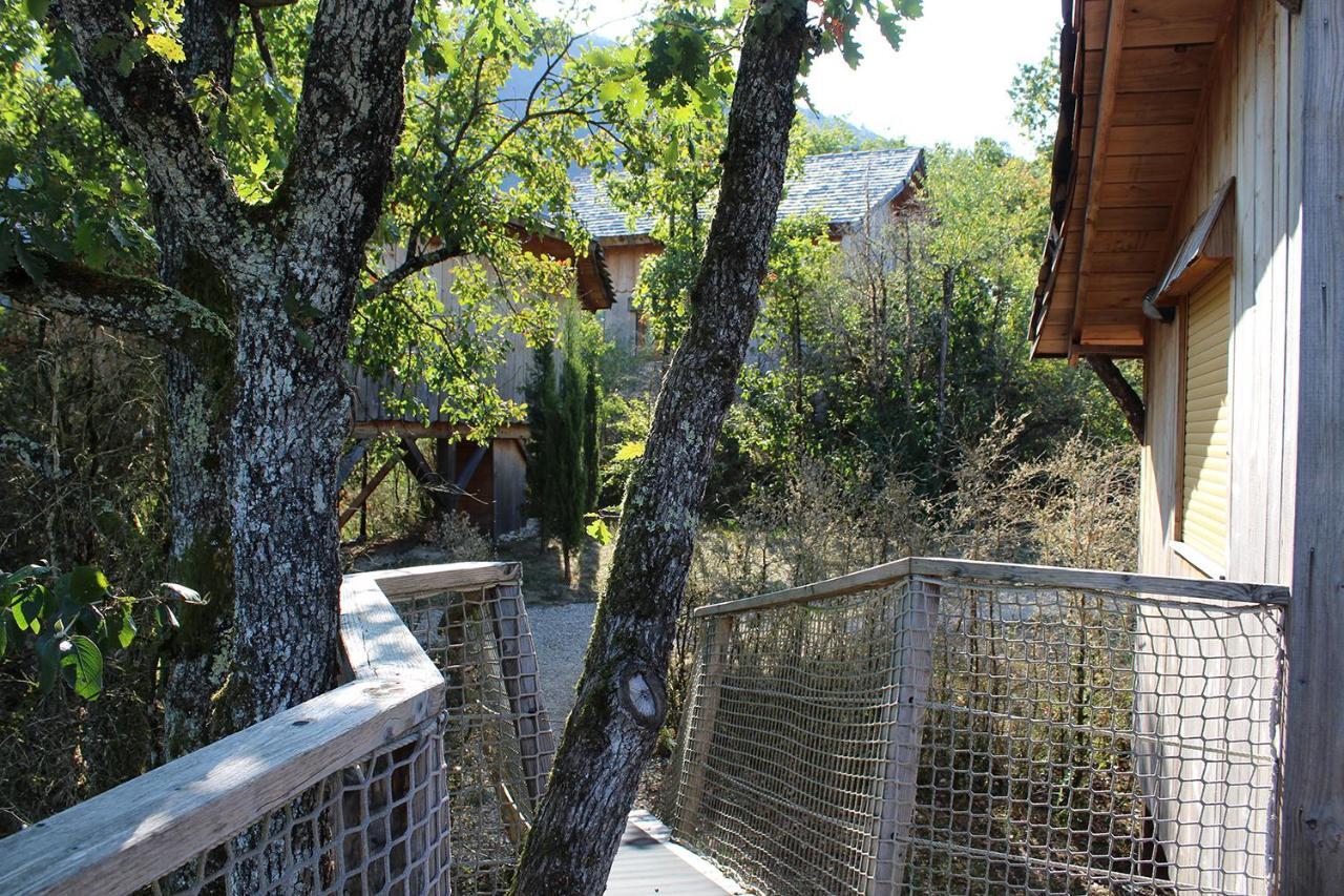 Cabanes Et Lodges Du Belvedere Serrieres-sur-Ain Eksteriør bilde